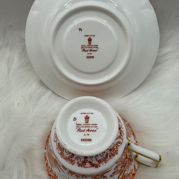 Royal Crown Derby "Red Aves" tea cups and saucers. Vintage bone china 1970 - Picture 6 of 9